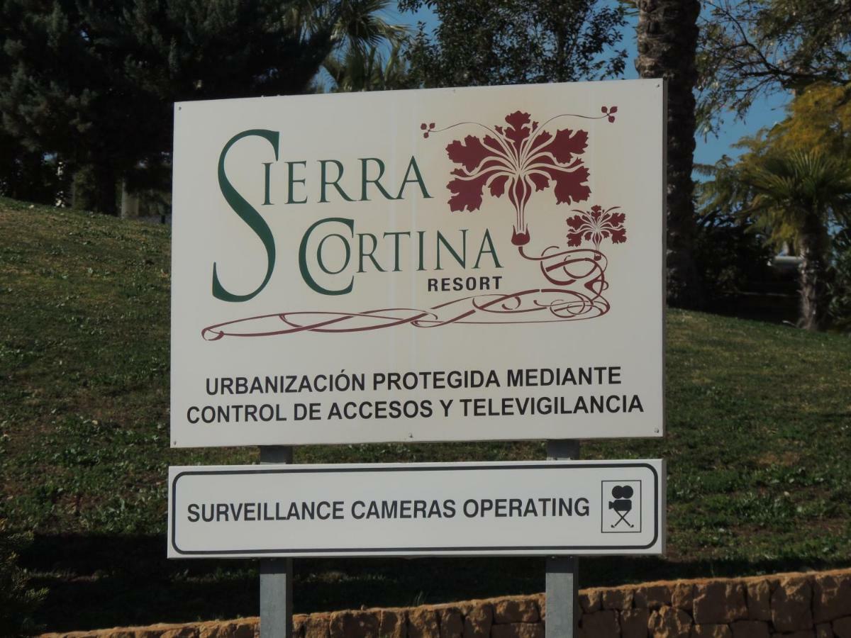 Sierra Cortina Resort Фінестрат Екстер'єр фото